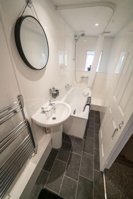 2 Bed Sleeps 4 Central Haverfordwest Town Houseヴィラ エクステリア 写真